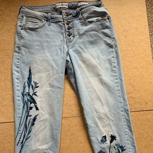 Black daisy embroidered jeans size 3/26